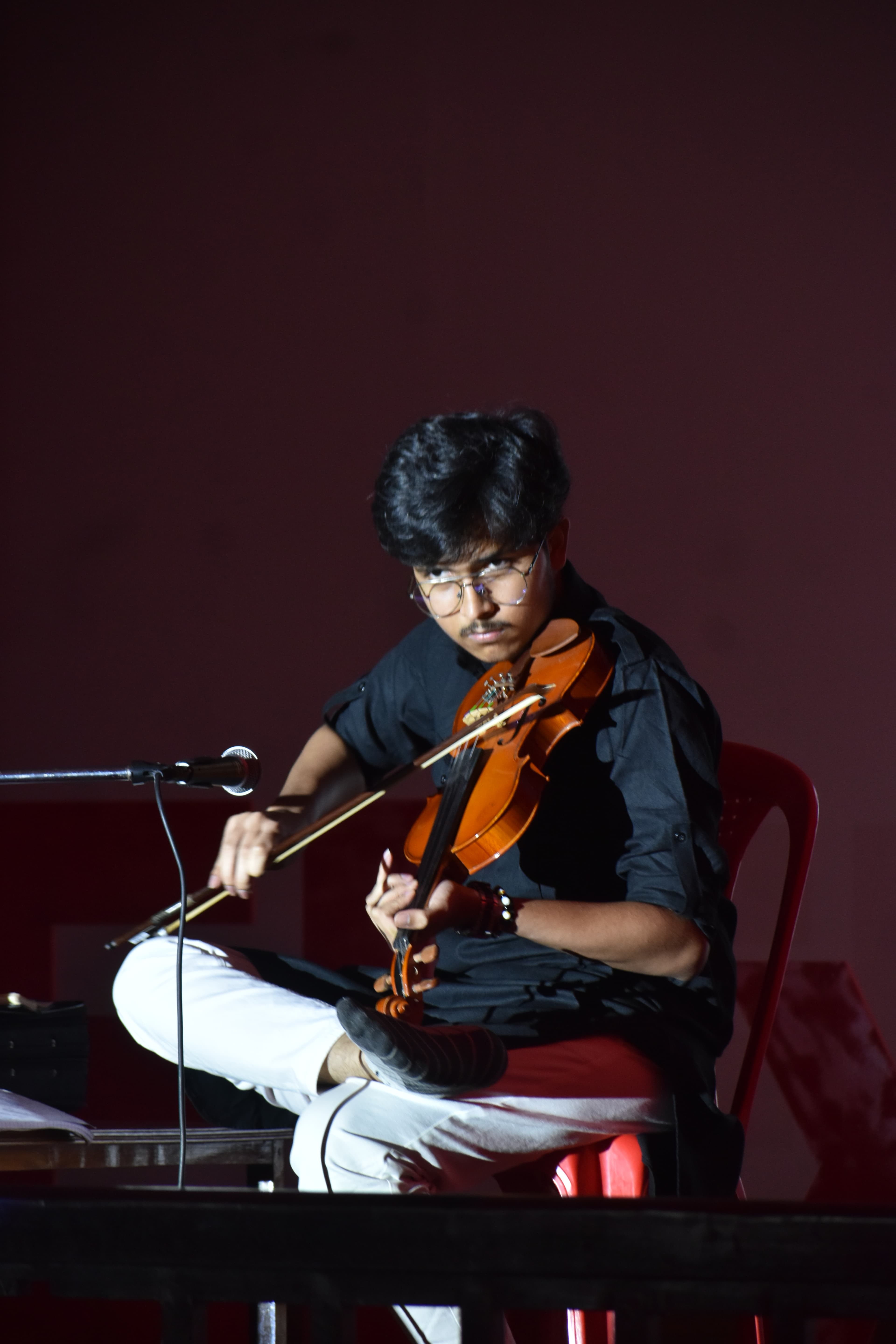 Mohammad Izaan playing Indian classical violin